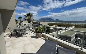 Beachfront Apartment For 6, Iconic Views At Table Mountain - Capetown